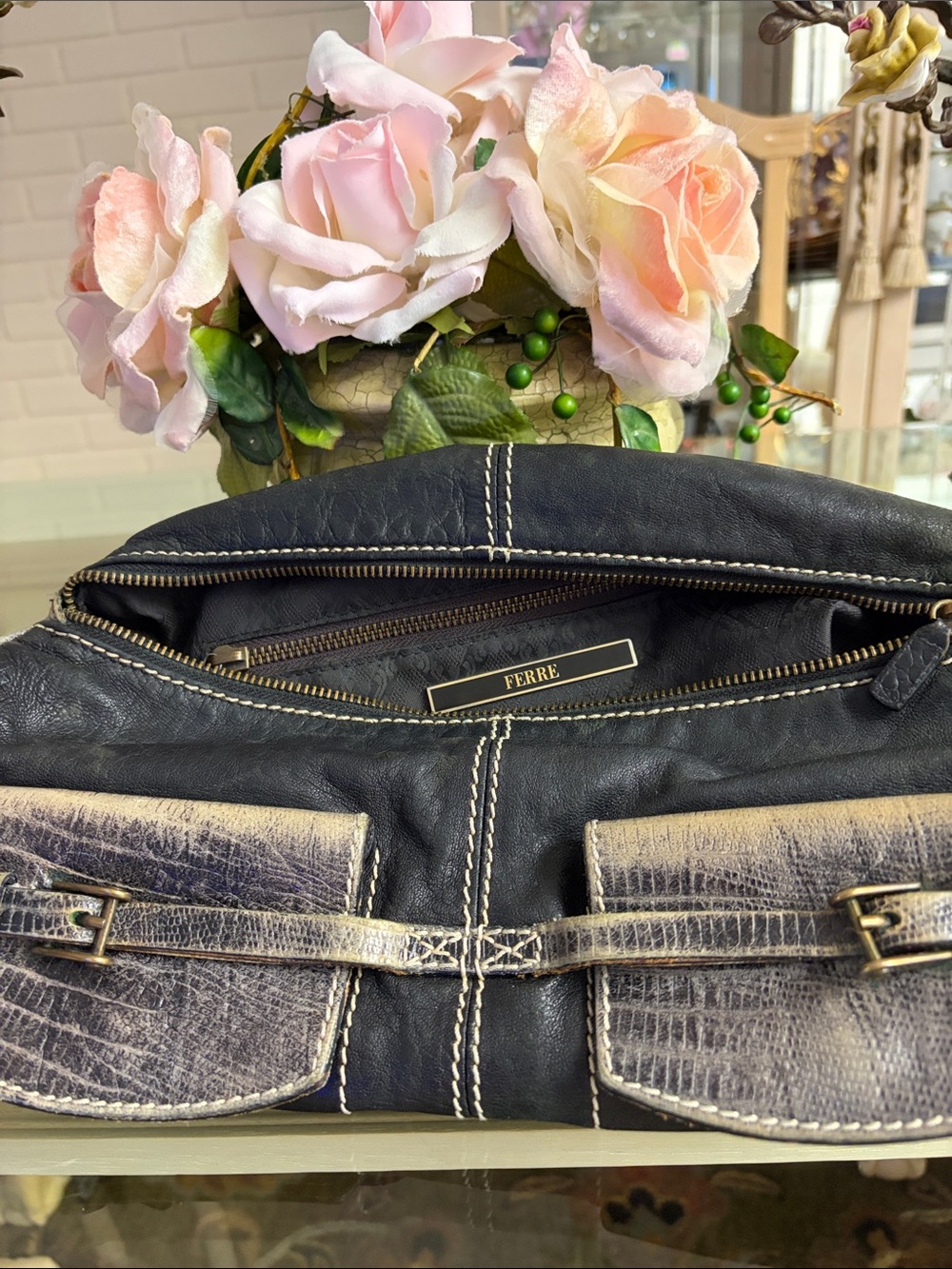 FERRE purse soft leather woman’s purse
Purpose distressed look for any occasion - Picture 1 of 4